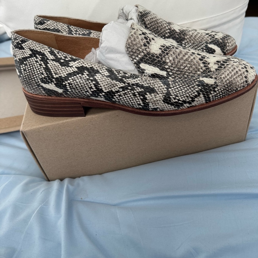 Madewell The Frances Loafer in Stamped Snake .  Size 8.